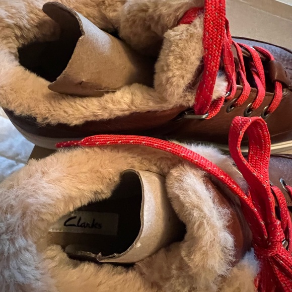 Clarks womans Red and Brown Fur-Lined Sneakers with extra brown laces included - Picture 6 of 10